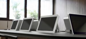 Instalación de Monitores Arthur Holm en Canarias: Un Caso de Éxito en el Hospital Universitario Doctor Negrín