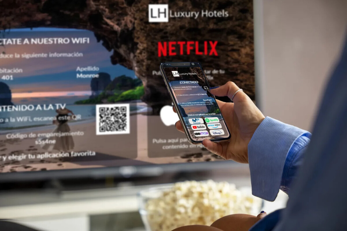 Televisor mostrando diversidad de canales gracias al servicio de un proveedor de IPTV en Canarias en una habitación de hotel